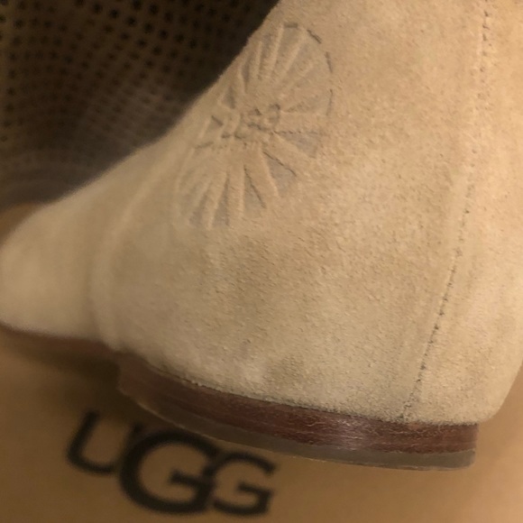 Ugg boots - Picture 4 of 10